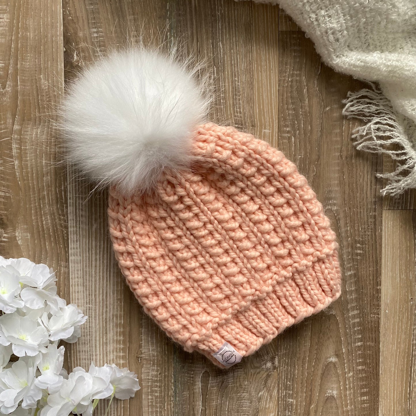 Tuque tricoté à la main avec pompon de fourrure amovible