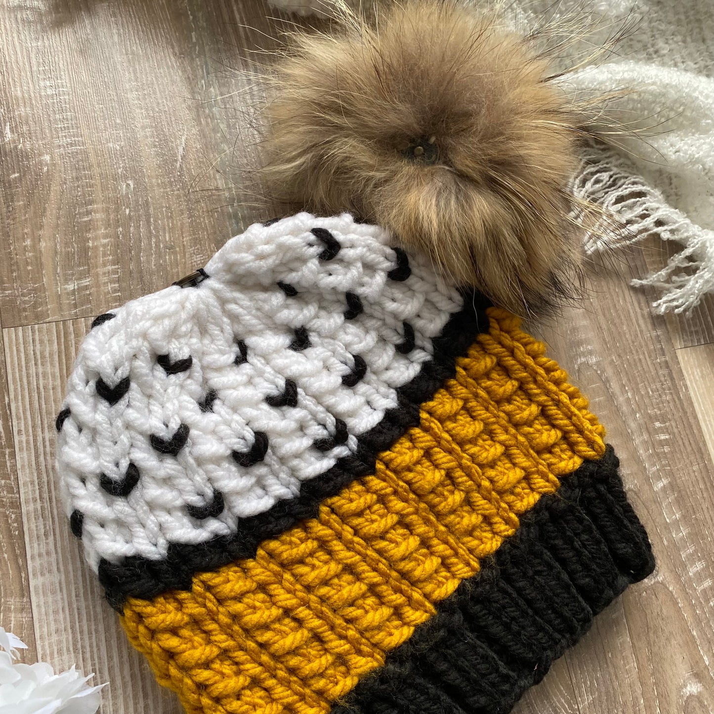 Tuque tricoté à la main avec pompon de fourrure amovible