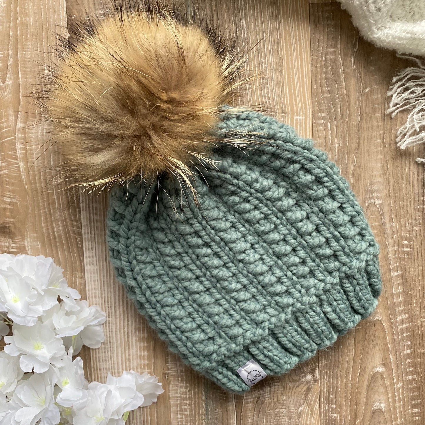 Tuque tricoté à la main avec pompon de fourrure amovible